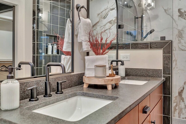 Building Photo - 1701 Portland Ave