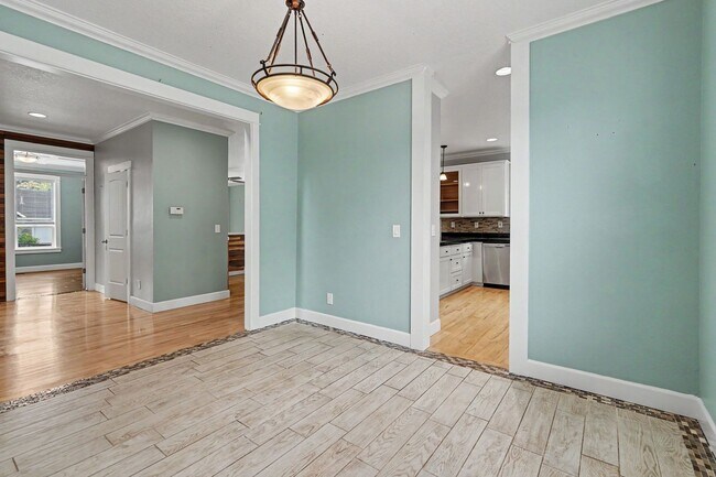 Building Photo - 1321 Chapman Hill Dr NW