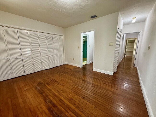 Building Photo - 110 Antilla Ave