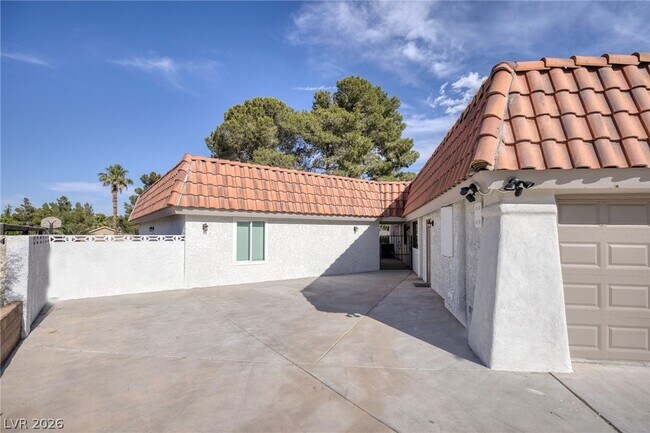 Building Photo - 4045 W Mardon Ave