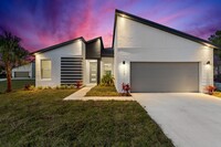 Building Photo - 123 Tulip Ln