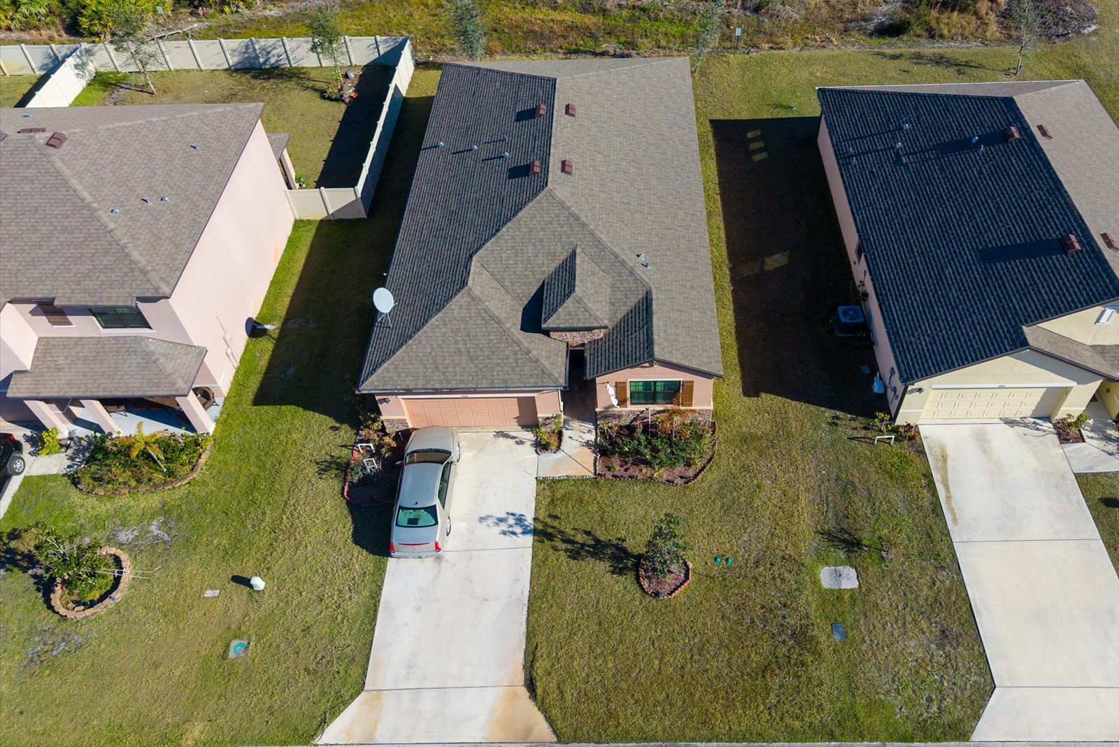 Building Photo - 6545 NW Oaklawn Way