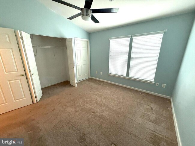 Building Photo - 16 Colts Neck Dr