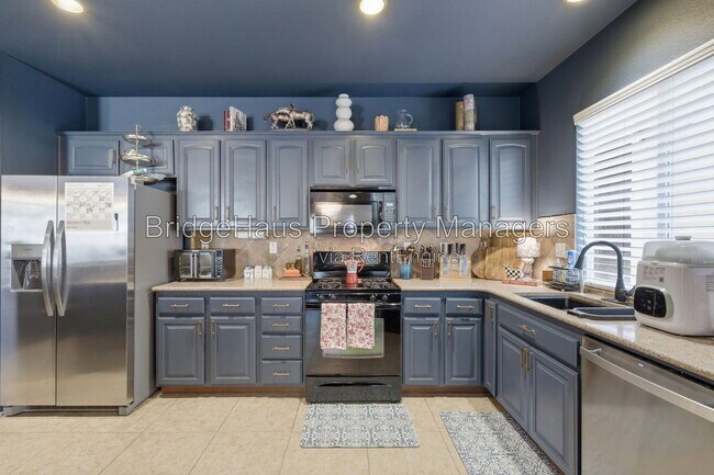 Building Photo - 425 S Meadowbrook Dr