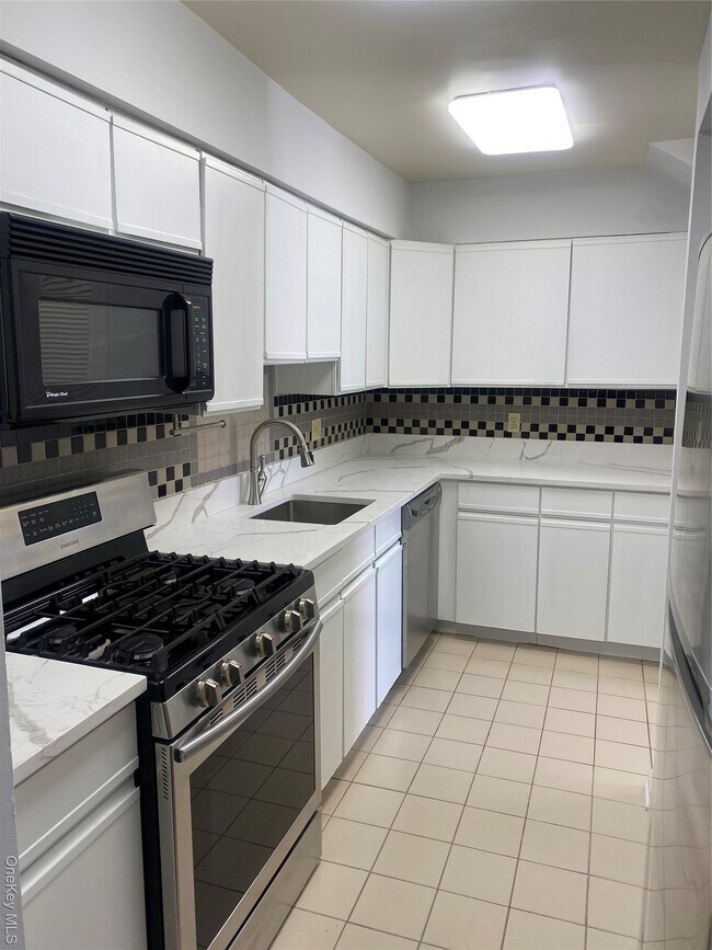 Building Photo - 110 Theodore Fremd Ave