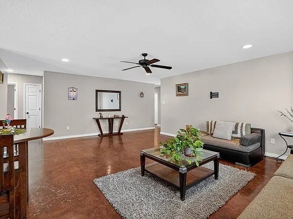 Building Photo - Comfy 4-Bed Midland Home with all appliances, backyard, attached garage, 6 min to grocery store