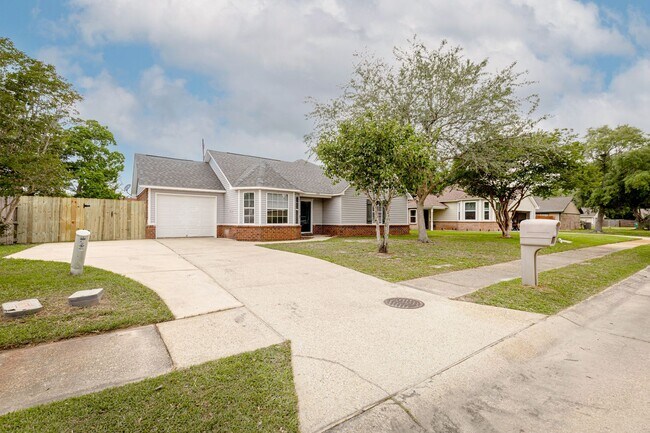 Building Photo - 602 Ronda Ln