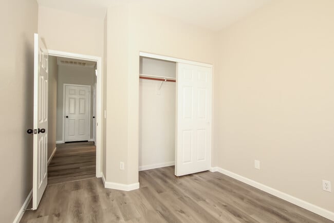 Building Photo - 9038 W Villa Maria Dr