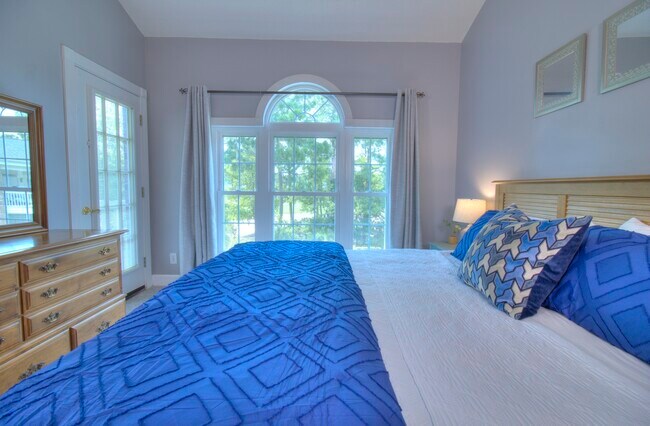 Building Photo - 682 Riverwalk Dr
