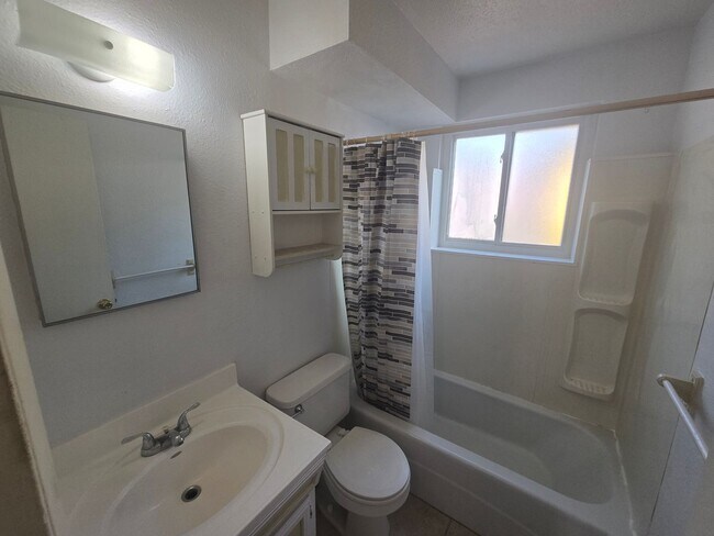 Building Photo - 1447 Nokomis Dr