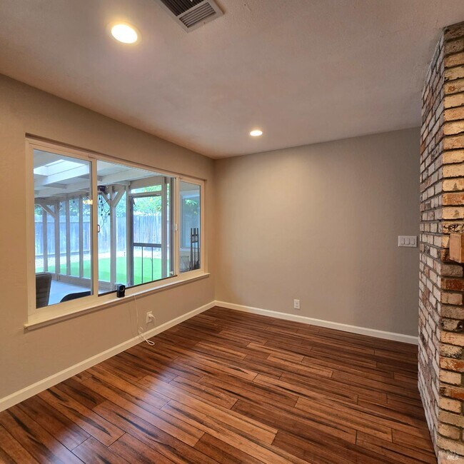 Building Photo - 464 Hartwick Ln