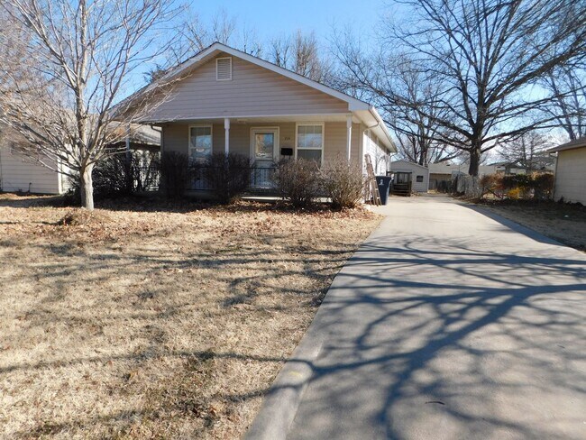 Primary Photo - Spacious 3 Bedroom 2 bath Home in El Dorad...