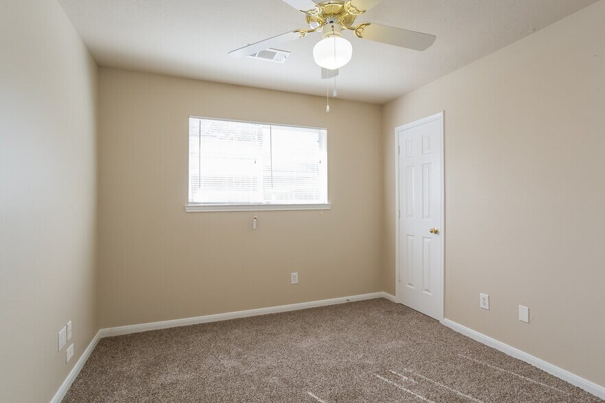 Building Photo - 21054 Carmel Valley Dr