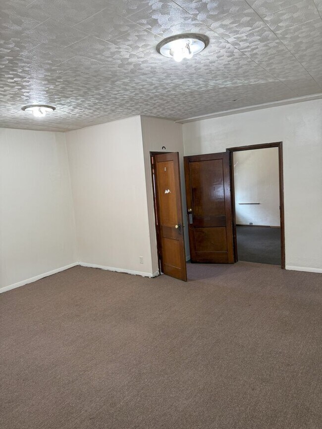 Building Photo - 413 Semple St