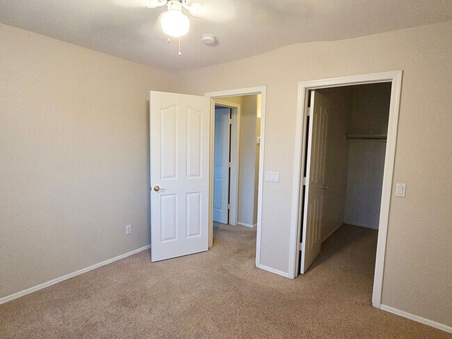 Building Photo - 5-bedroom in the heart of Gilbert