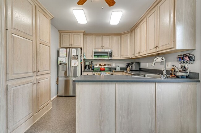 Building Photo - Spacious 4-bedroom home in West Springfield!