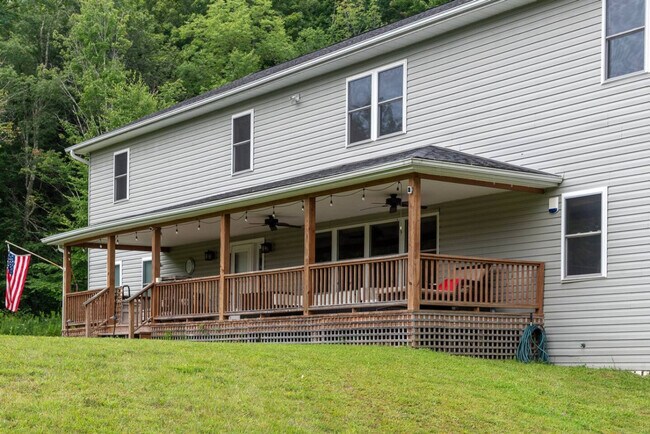 Building Photo - 1724 Calhoun Hill Rd