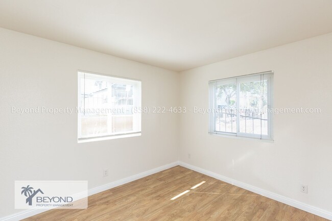 Building Photo - ***YOUR PERFECT DOWNTOWN 2 BED 2 BATH COND...