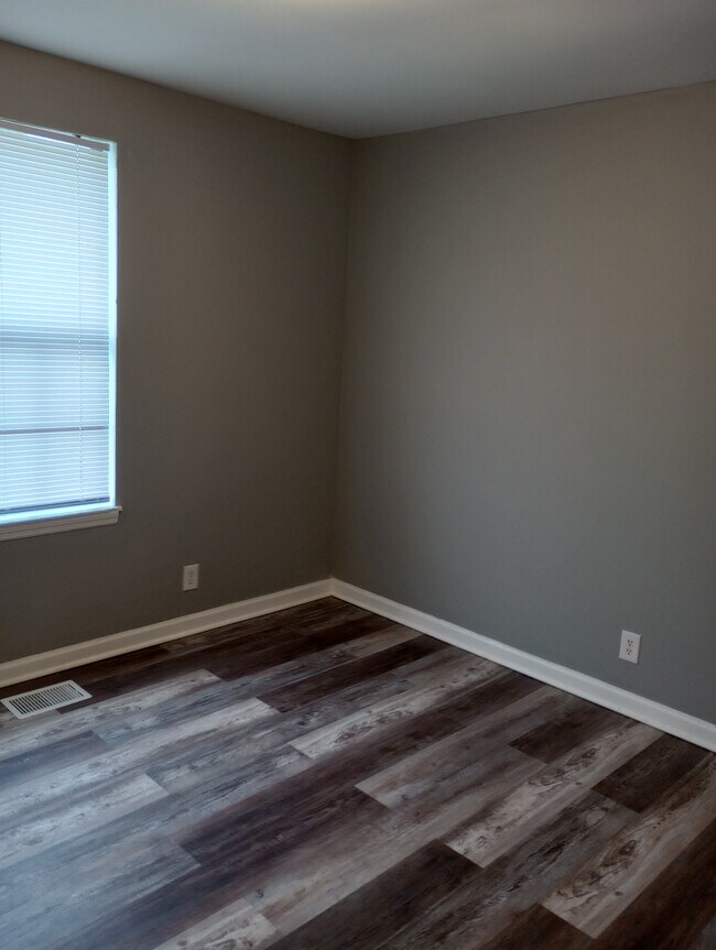 Building Photo - 2404 Woodale Ln