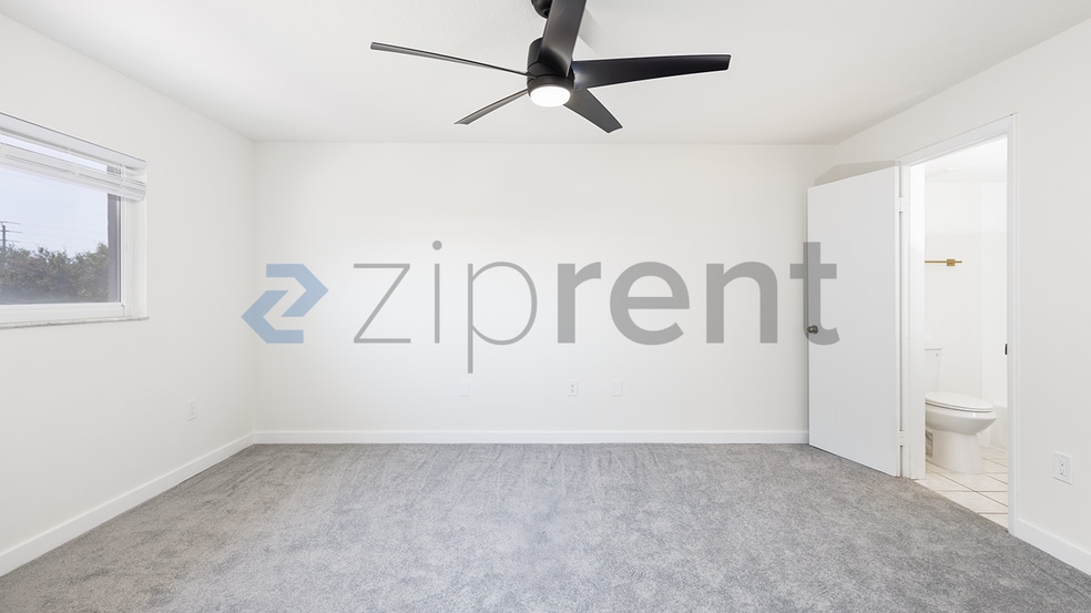 Building Photo - Unit 203