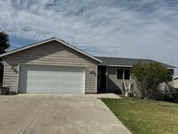 Building Photo - Charming Stanfield Home!!