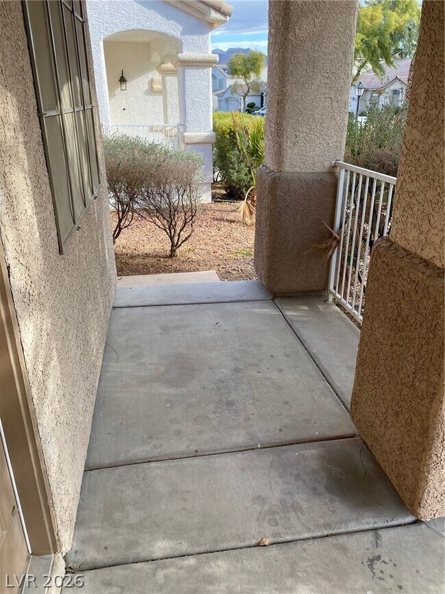 Building Photo - 7565 Splashing Rock Dr