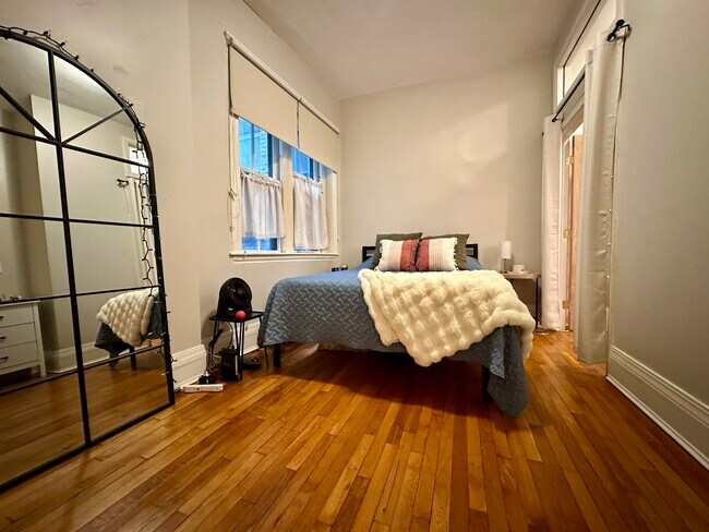 Building Photo - 68 Phillips St