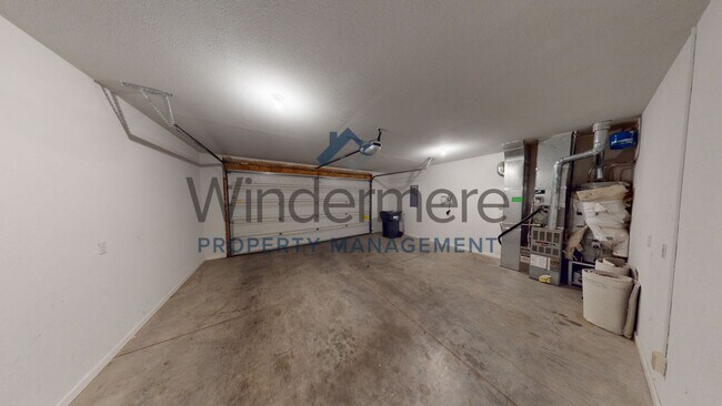 Building Photo - 715 Creekside *Located in the Villages of ...