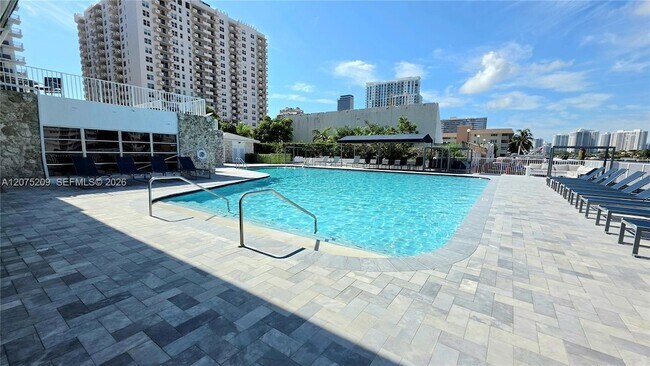 Building Photo - 1849 S Ocean Dr