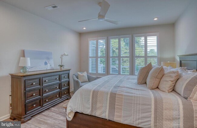 Building Photo - 33163 Oyster Cove Dr