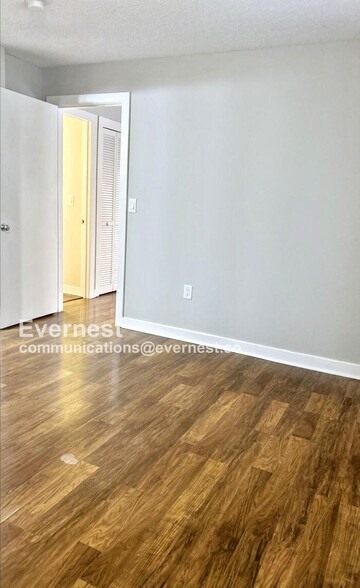 Building Photo - 315 N Spruce St