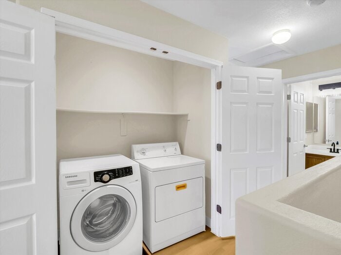 Building Photo - 1330 S Aaron