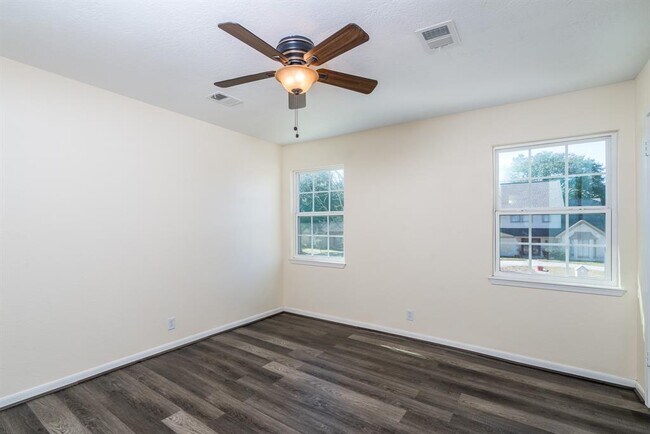 Building Photo - 14930 Walters Rd