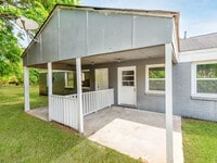 Building Photo - Charming Duplex