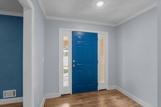 Building Photo - 175 Creekview Cir