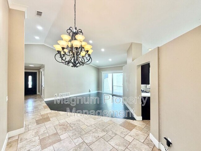 Building Photo - 11938 Venetian Dr