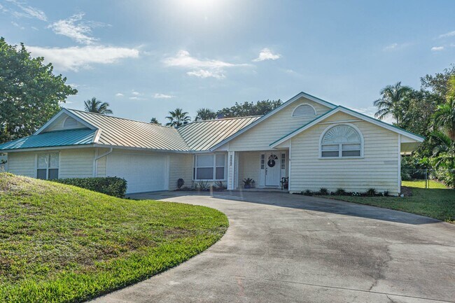 Building Photo - 2225 Silver Sands Ct
