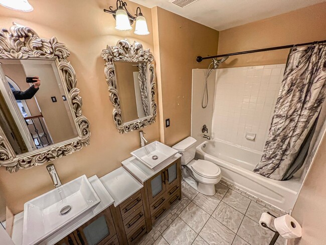 Building Photo - Stunning 4 Bedroom 3 Bathroom Brick Home W...