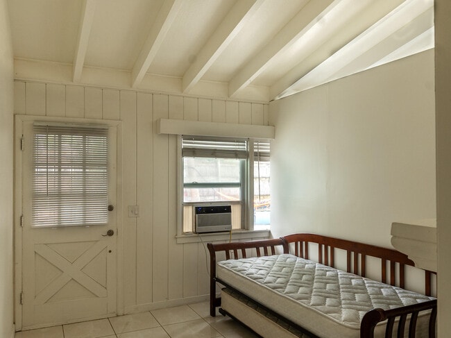 Building Photo - 205 Coral Rd