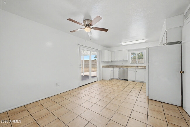 Building Photo - 7014 W Palo Verde Dr