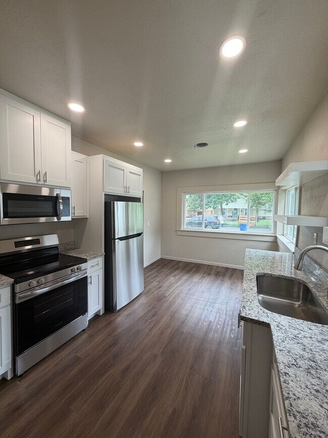 Building Photo - 3 Bedroom 1 Bath Home for RENT