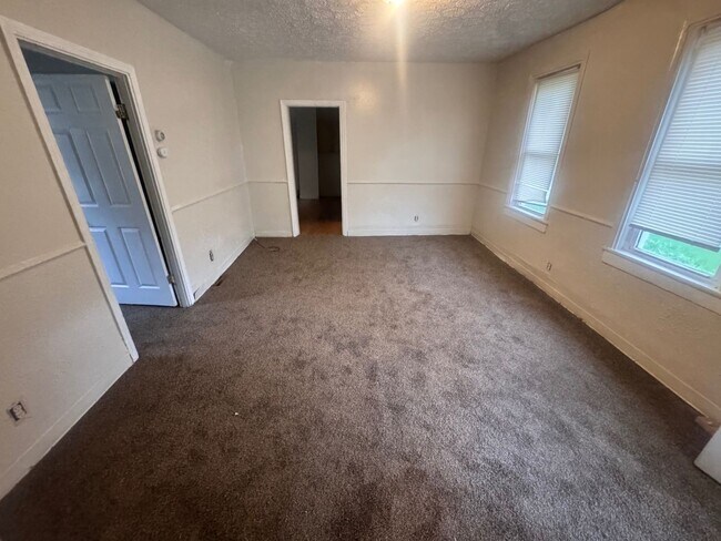 Building Photo - 3017 Nursery Ave