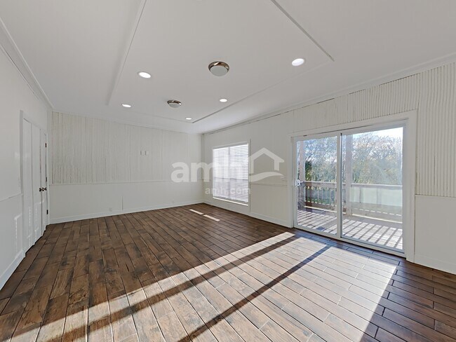 Building Photo - 3112 Creekview Ln