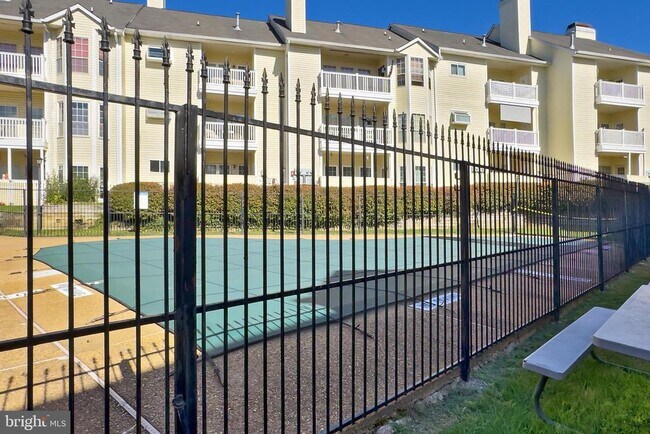 Building Photo - 674 Gateway Dr SE