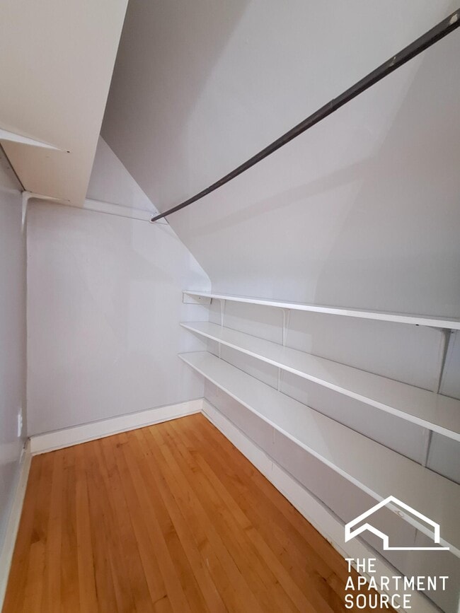 Building Photo - 4135 W Henderson St