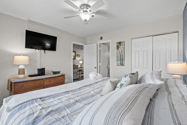 Building Photo - Furnished All-Inclusive 4bed/3bath condo available 12/1/25-2/28/26