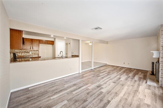 Building Photo - 11614 Village Pl Dr