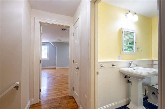 Building Photo - 48 Pleasant St