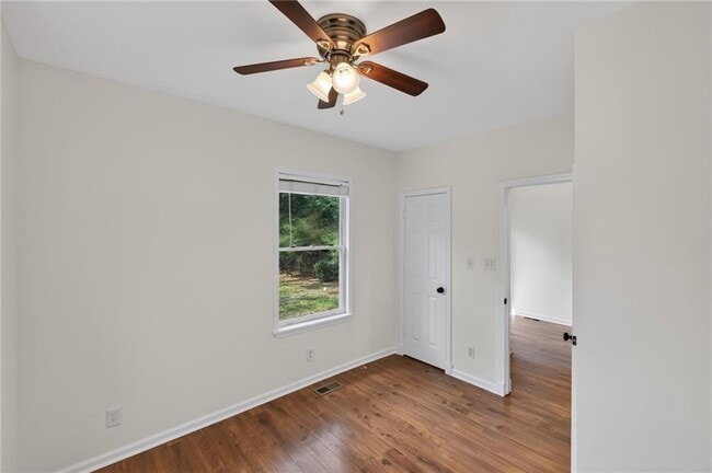 Building Photo - 1801 Evans Dr SW