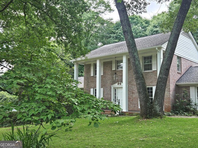Building Photo - 615 Kings Rd
